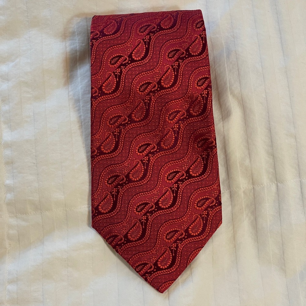 Christian Lacroix Paris Mens Silk Tie Red Wavy Paisley Made in Italy Designer